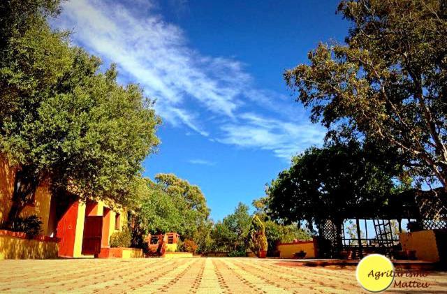 特乌拉达Agriturismo E Antica Fattoria Matteu住宿加早餐旅馆 外观 照片